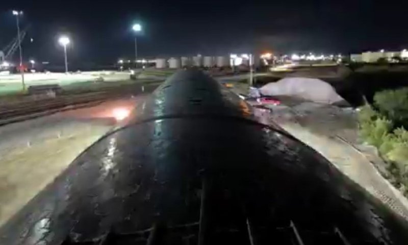מבט מבפנים: SpaceX מפרסמת תיעוד מיוחד משינוע חללית לאתר השיגור