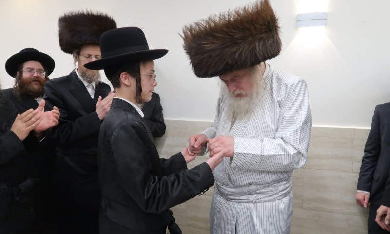 שבת הכנה ובר מצווה לבן אחד החסידים: הרבי המשפיע בגרין פארק