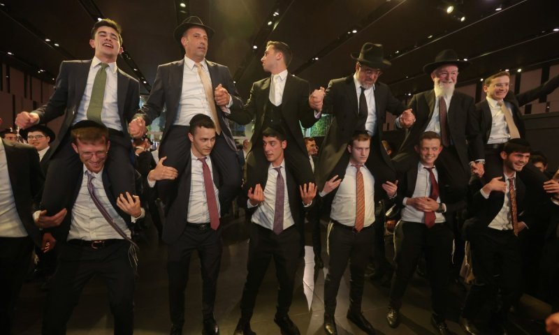 חגיגה בבית שמש: ראש העיר שמואל גרינברג חיתן את בנו