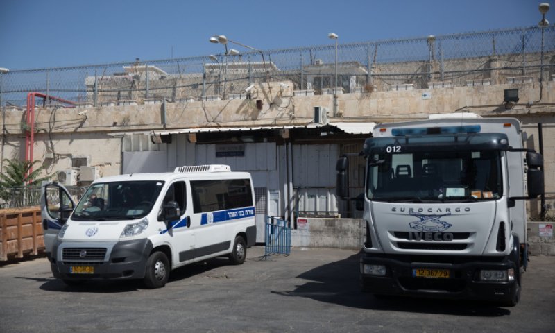 העורך הדין שהפך לשליח: נעצר בחשד שניסה להעביר מסרים לאסירים ביטחוניים