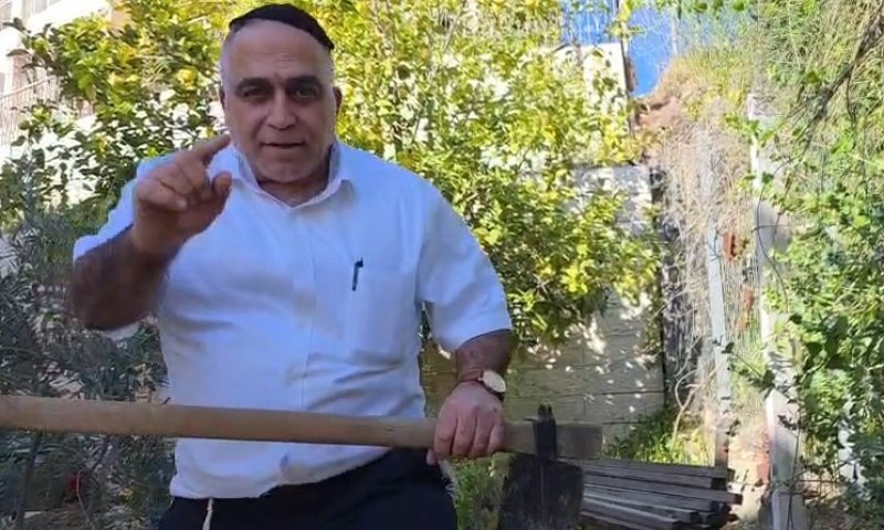 לא רק בחדשות: 'הפרסים הטובים' שהופיעו בחצר של יצחק כרמלי