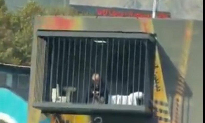 מיצג חדש בטהרן: הנשיא דונלד טראמפ מאחורי סורג ובריח 