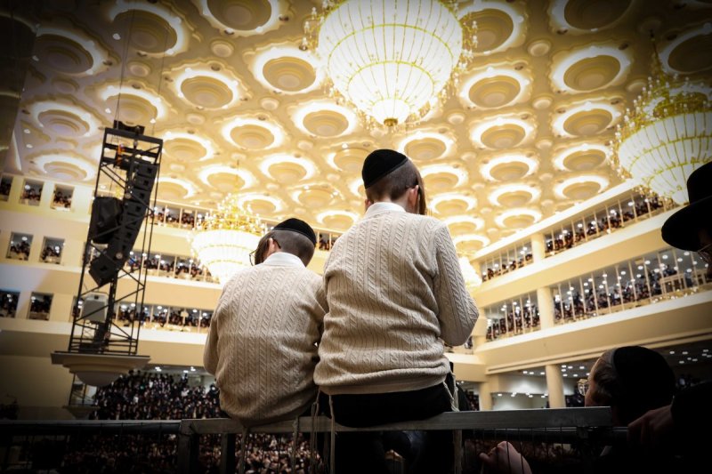 משה גולדשטיין, א. איזנבאך וארי קופרשטוק.