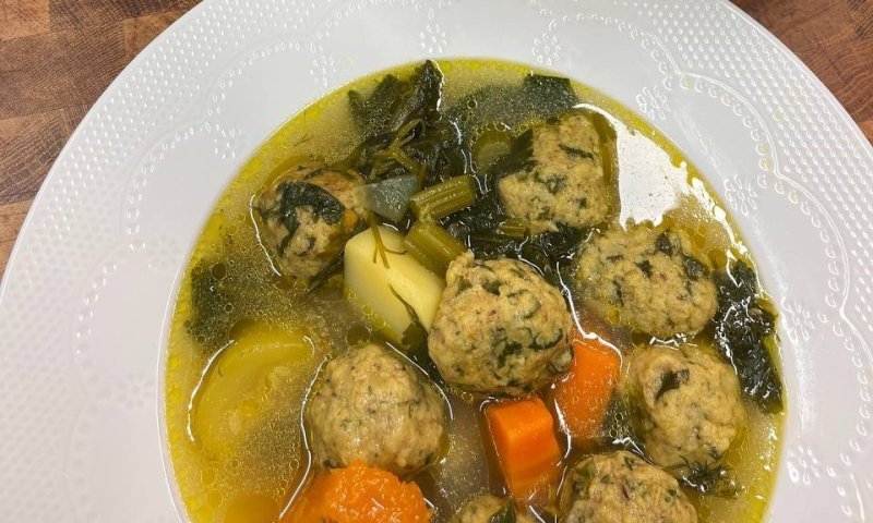 נוסטלגיה: מתכון לקניידלך כשרים לפסח ומרק עסיסי ועשיר בירקות