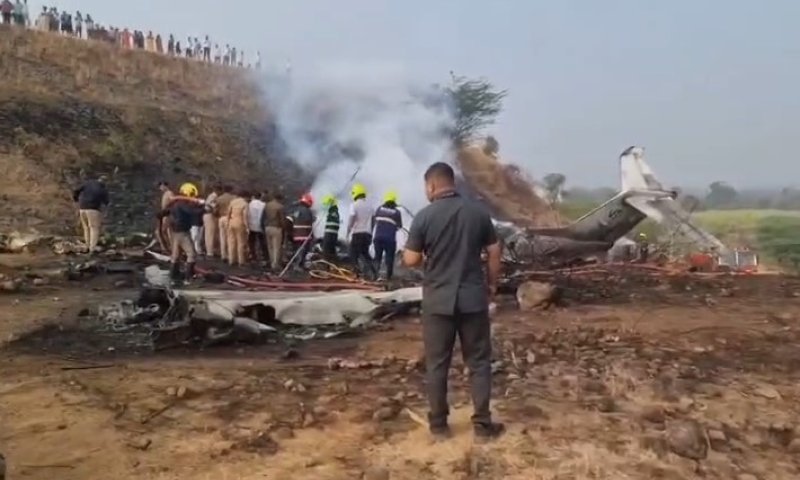 הודו: סגן ראש ממשלת מהרשטרה נהרג בהתרסקות מטוס | צפו