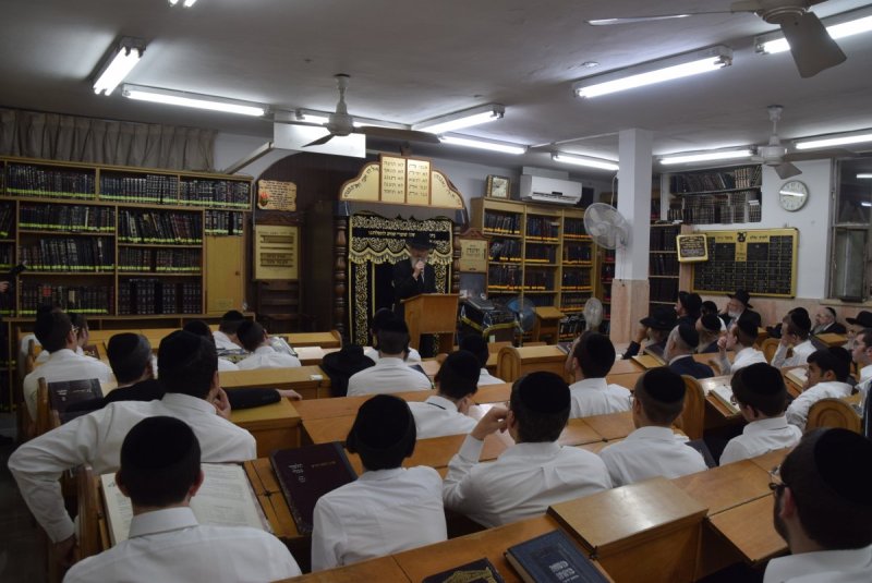 באדיבות המצלם