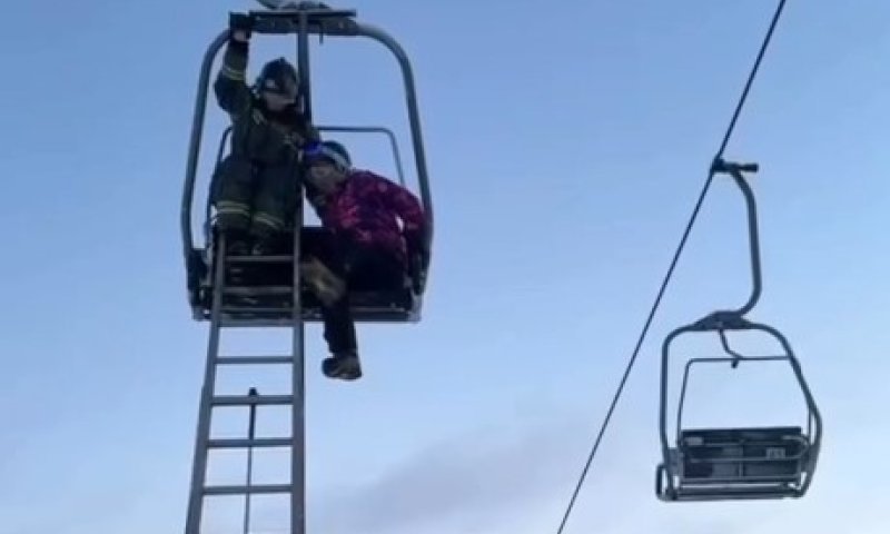 דרמה במינוס 20 מעלות: עשרות גולשים נתקעו על רכבל בפרברי מוסקבה