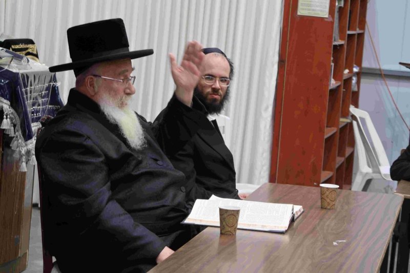 באדיבות המצלם