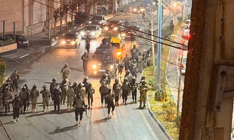 צלפים על הגגות ומשאיות גלידה בלילה: עדות מבפנים על דיכוי טהרן