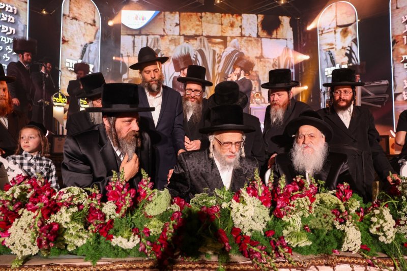 יעקב נחומי וא. אייזנבאך