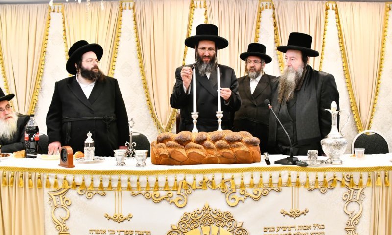 האדמו"ר ערך טיש יארצייט לאביו בשילוב יום הצלתו בתאונה טראגית