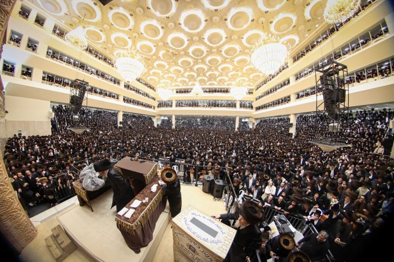 משה גולדשטיין, א. איזנבאך וארי קופרשטוק.