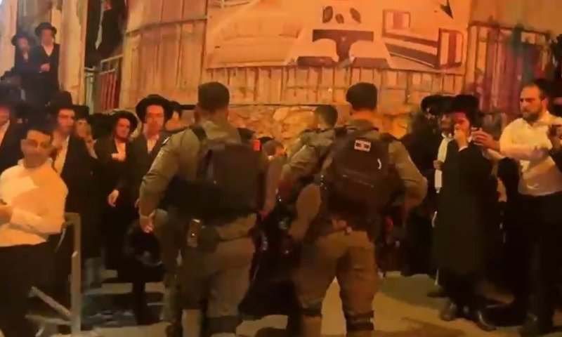 בקבוק פוצץ על ראשה של שוטרת: 11 נעצרו בהפרות סדר בירושלים