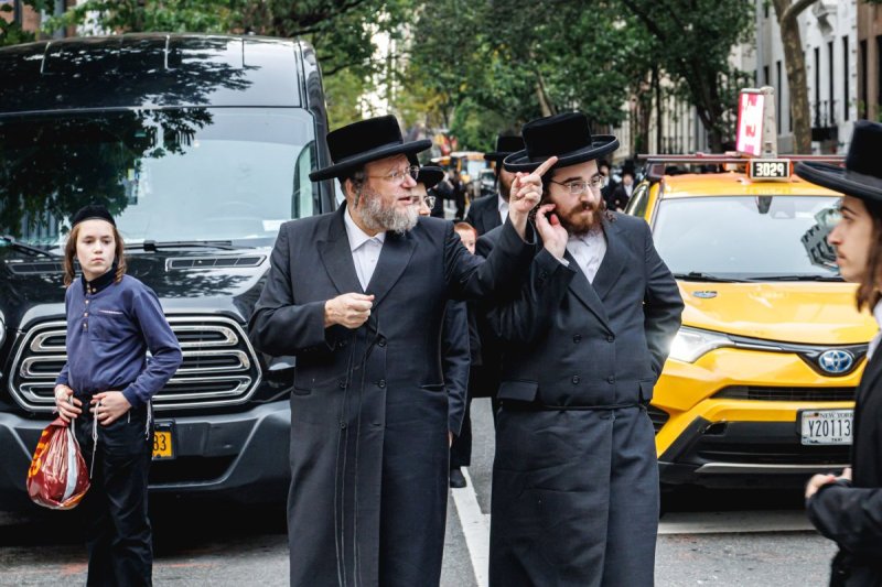 האחים לאנטשעווסקי, אברומי בלום, ד. ה. כרם, אייזיק. י, Clear shot