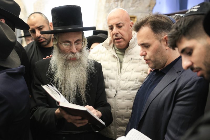 באדיבות המצלם