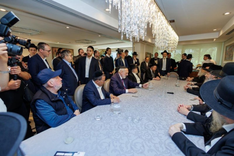 דניאל נפוסי ומאיר זלזניק