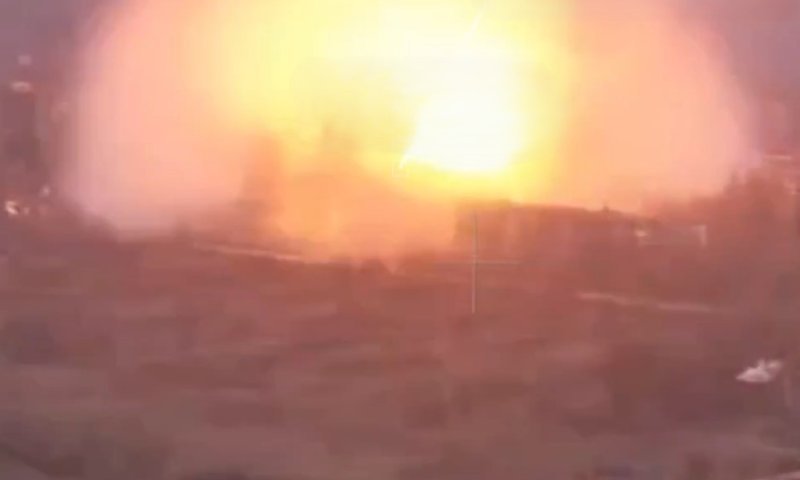 הרגע בו פצצה רוסית במשקל 3 טון פוגעת בעמדה אוקראינית