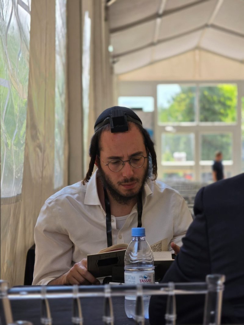 באדיבות המצלם