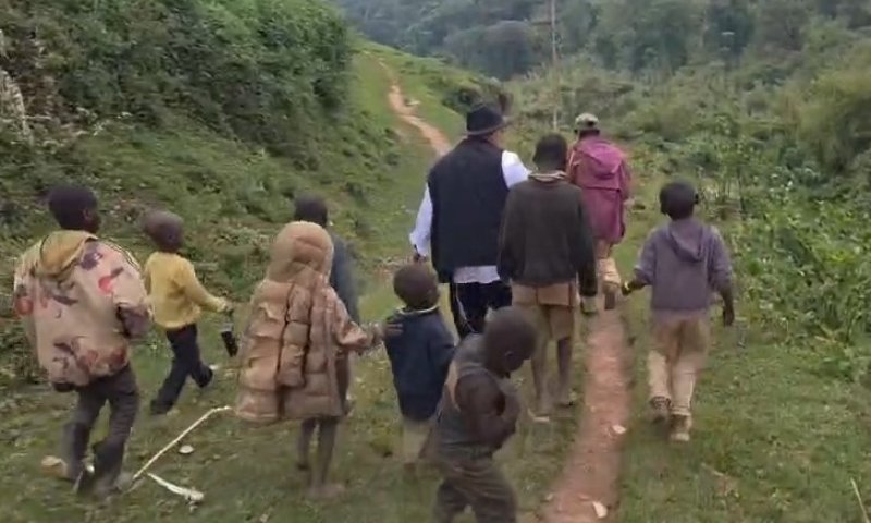 יצחק כרמלי על המפגש עם השבט ה"מפחיד": "נשבינו בקסמם, נוצר בינינו קשר מיוחד"  