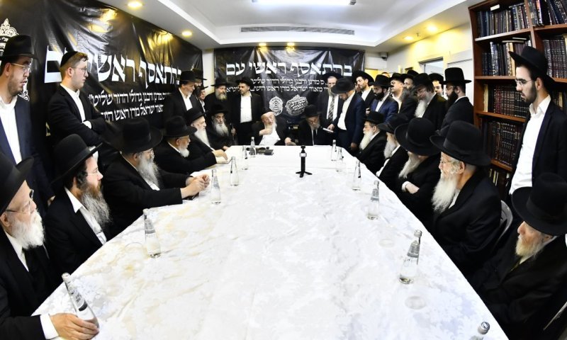 בהתאסף ראשי עם: גדולי ישראל התייצבו לימינו של ראש הישיבה