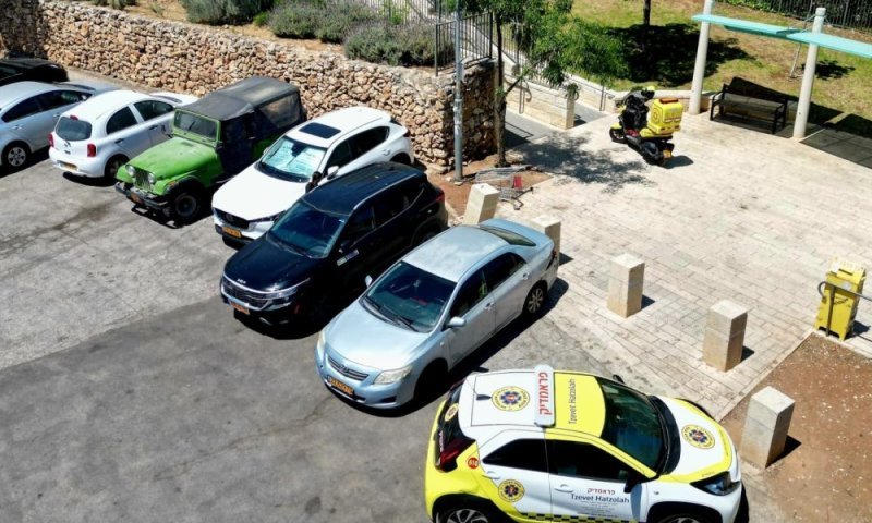 באופן פתאומי: בן 61 התמוטט בגינה ציבורית בירושלים