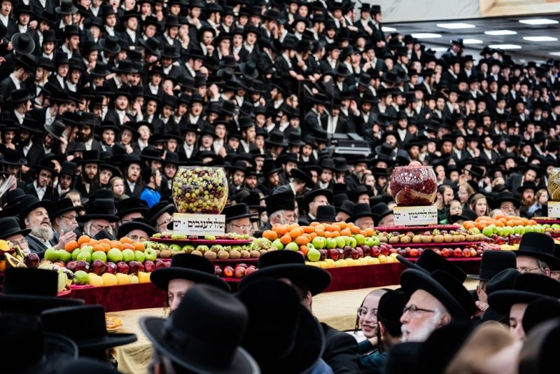 בחצרות סאטמר