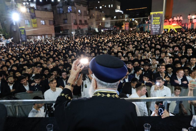 אריאל סר