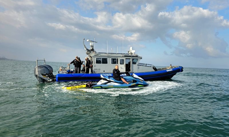 חוף נתניה: החיפושים אחר הבחור הנעדר נמשכו בשבת; אחיו במצב קשה