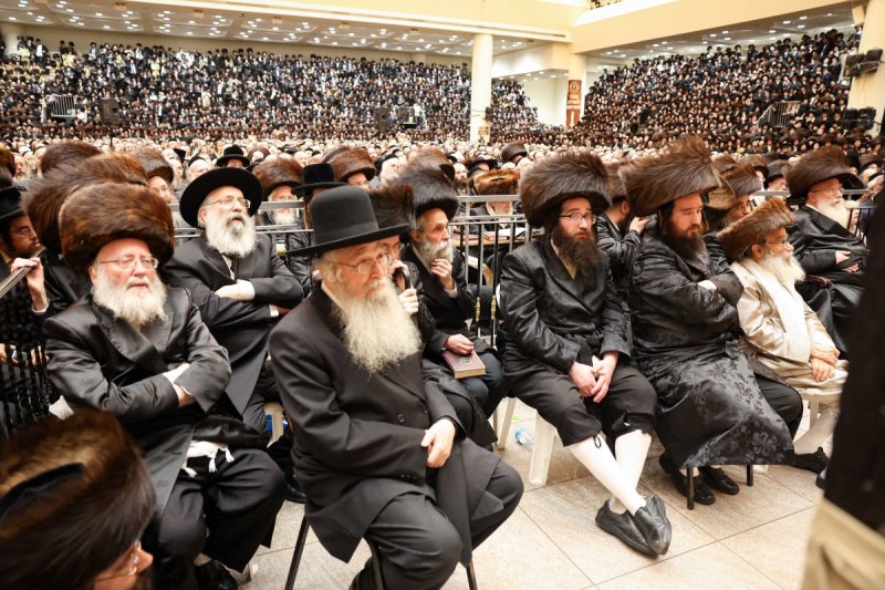 משה גולדשטיין, א. איזנבאך וארי קופרשטוק.