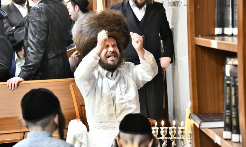 מעורר עניין: הרבי החדש מקרעשטניף כפר עטא - הלהיט של חנוכה