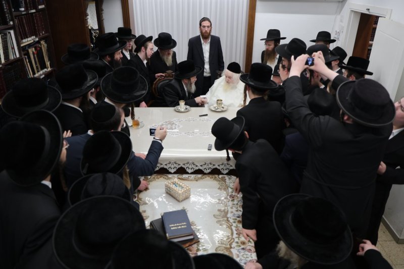 באדיבות המצלם