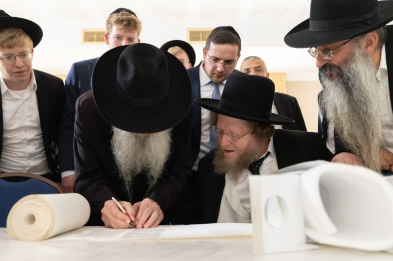 דניאל נפוסי