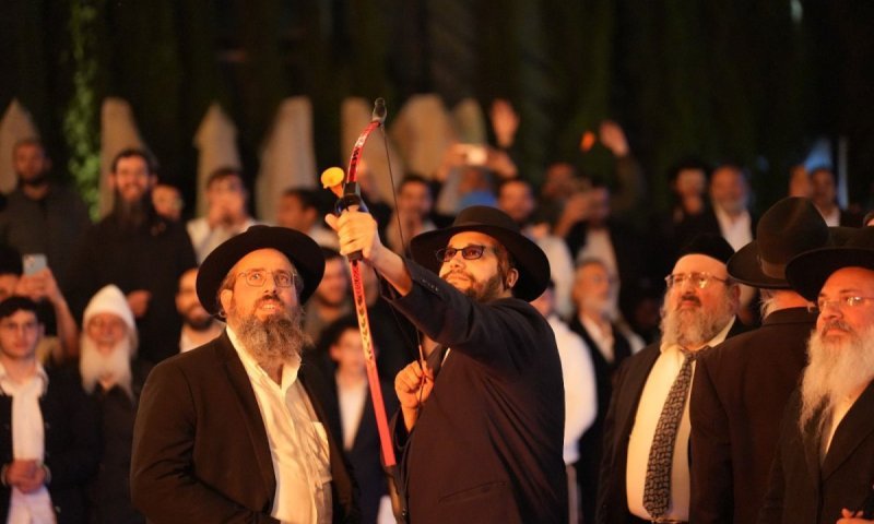 הינוקא הדליק את האש, ירה חץ וקשת והתבשר על הולדת בנו