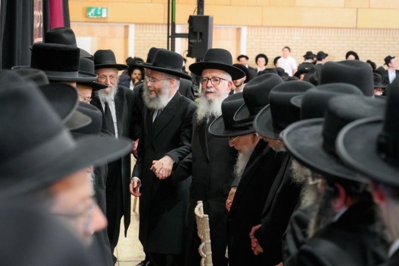 באדיבות המצלם