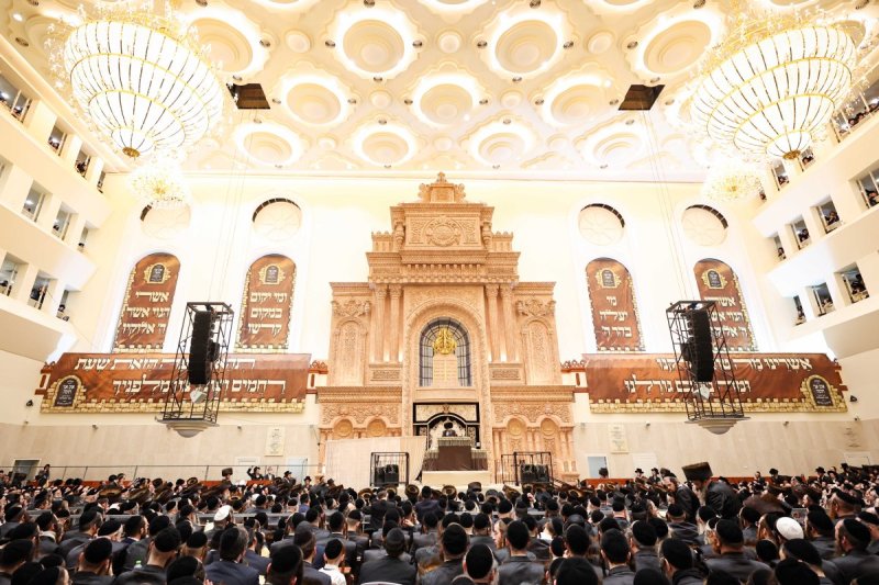 משה גולדשטיין, א. איזנבאך וארי קופרשטוק.