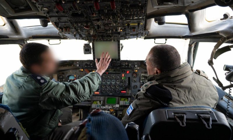 זמיר מנבטים: חיל האוויר בחזית המאמץ, ערוך להכרעה בכל זירה