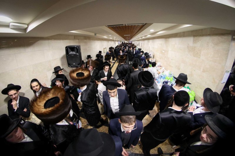 משה גולדשטיין, א. איזנבאך וארי קופרשטוק.