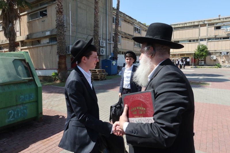 באדיבות המצלם