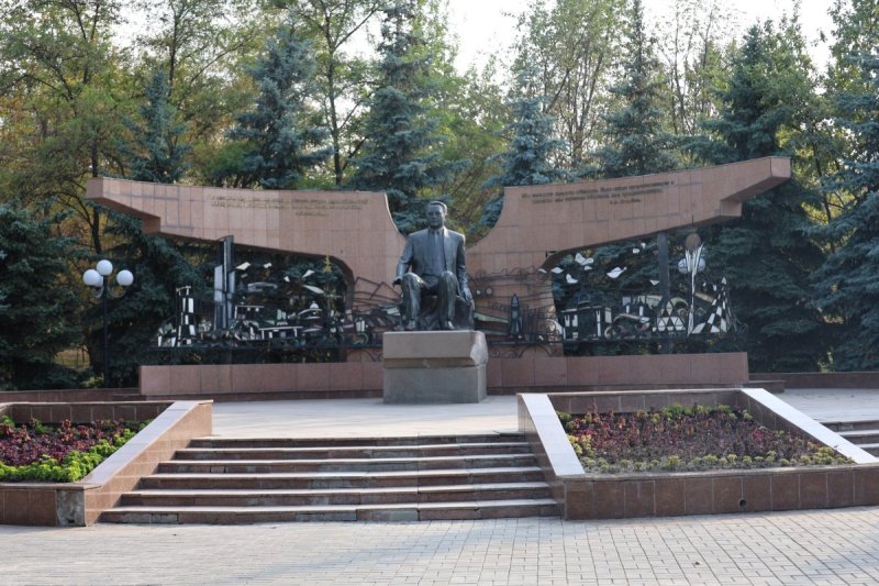 מרדכי לובעצקי