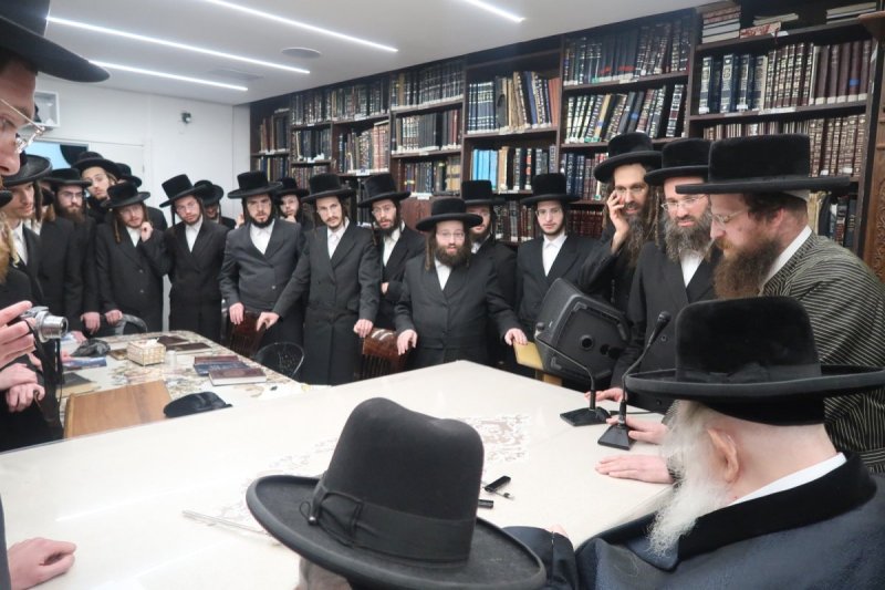 באדיבות המצלם