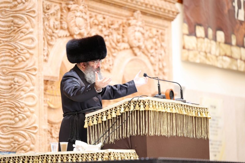 משה גולדשטיין, א. איזנבאך וארי קופרשטוק.