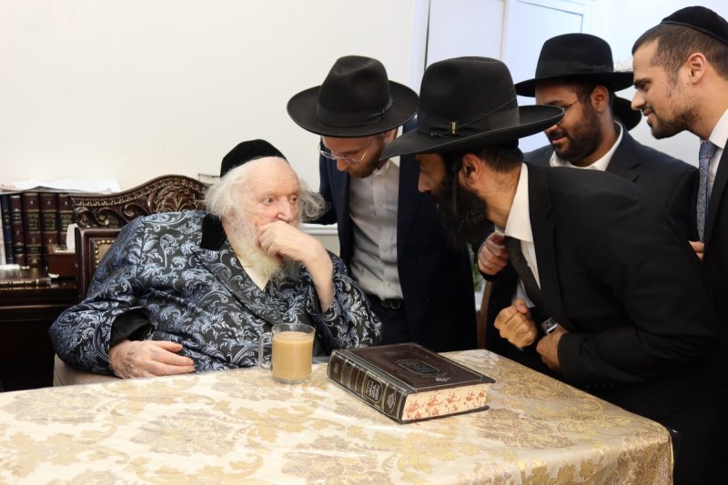 באדיבות המצלם