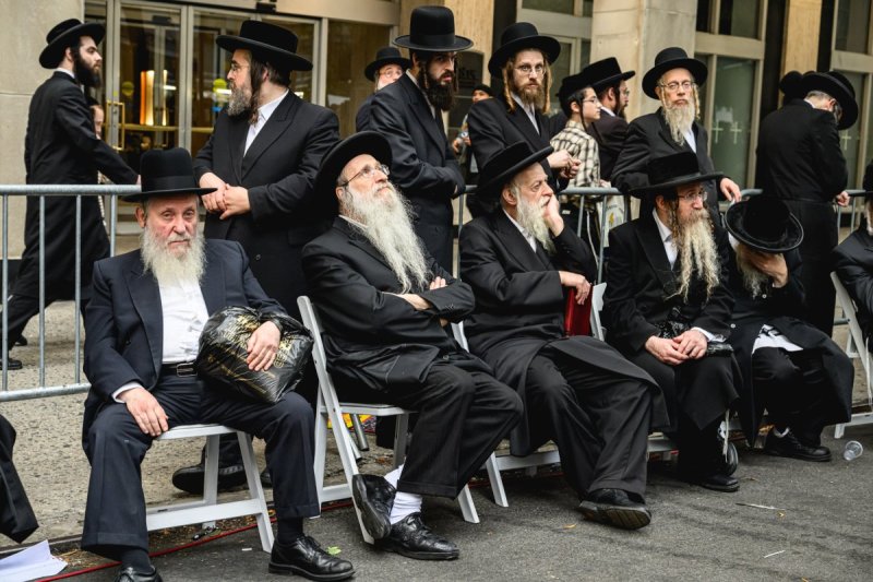 האחים לאנטשעווסקי, אברומי בלום, ד. ה. כרם, אייזיק. י, Clear shot