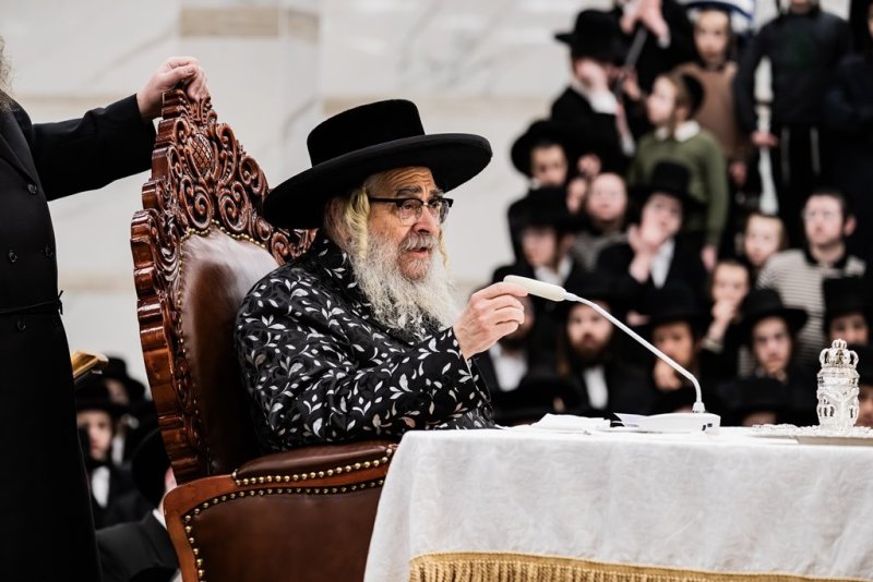 בחצרות סאטמר