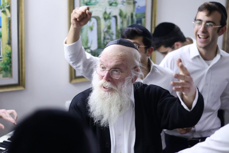 באדיבות המצלם