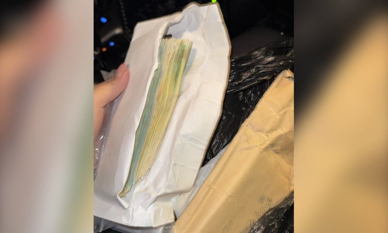 תושב ארה"ב שכח 50 אלף שקלים במסעדה, הכסף נגנב והושב