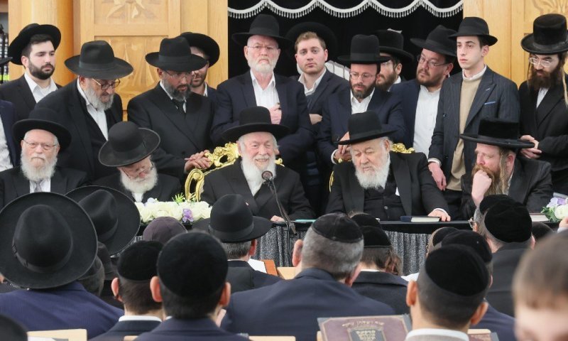 רחובות לבשה חג: עמוד ההוראה במעמד היסטורי בעיר