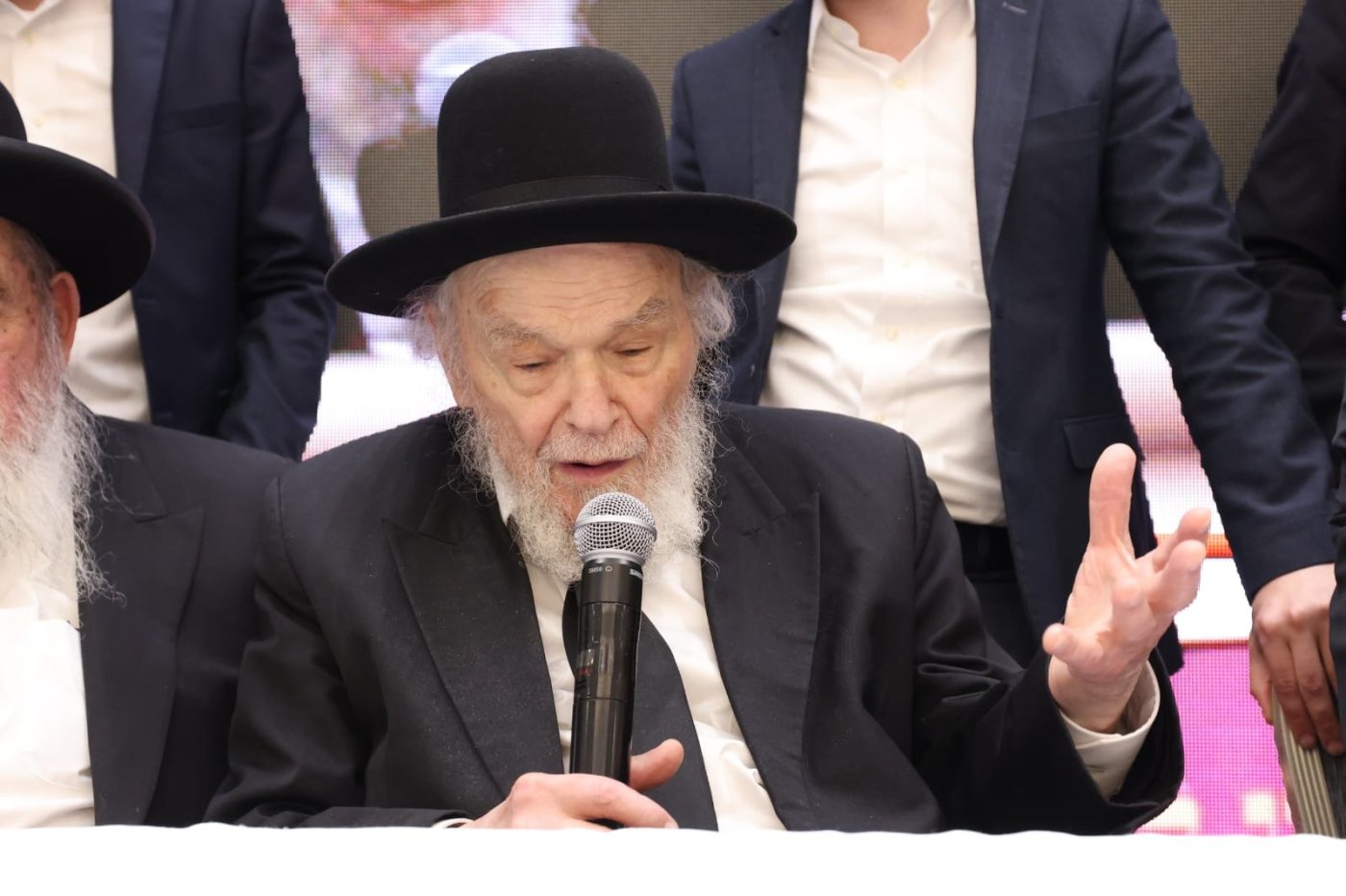 באדיבות המצלם