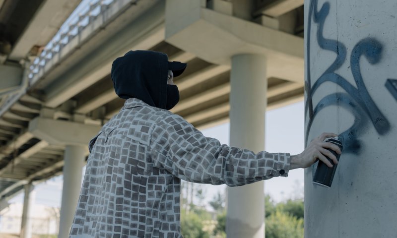 תיעוד: פרו-פלסטינים משחיתים בתים ורכבים של בכירים בתעשייה הביטחונית