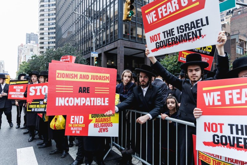 האחים לאנטשעווסקי, אברומי בלום, ד. ה. כרם, אייזיק. י, Clear shot